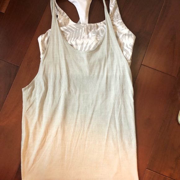 Pair of Lululemon sports bra tanks Sz 4 - Picture 2 of 6